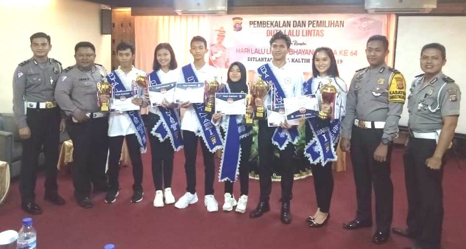 Vivi dan Syarwani Juara Duta Lalu Lintas Tingkat Provinsi Kaltim 2019